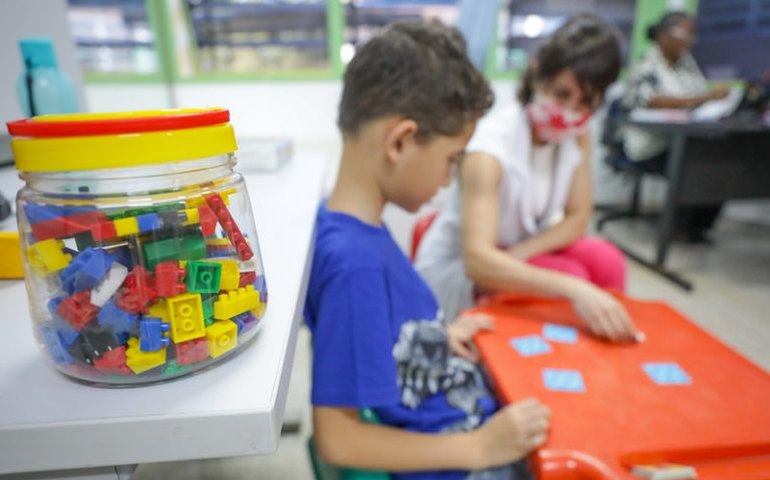 Dia do Professor: a história emocionante da educadora da rede estadual que inspirou seu aluno a seguir a docência