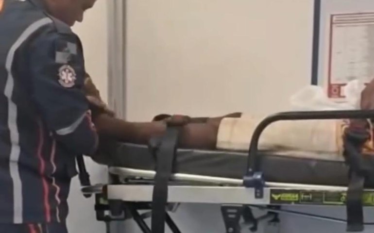 Socorrista do Samu usa as próprias meias para aquecer paciente em UPA do RJ