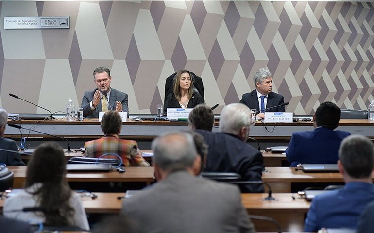 Ministros defendem reforma agrária, mas criticam invasões do MST