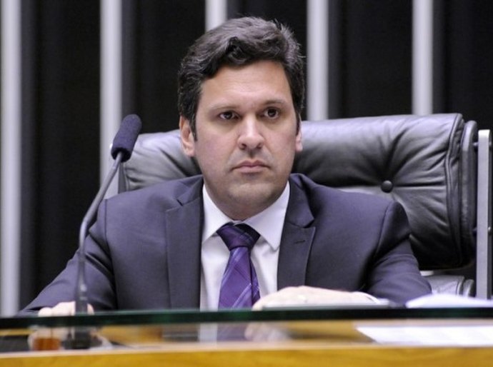 Marx Beltrão defende pleitos de taxistas, motoristas de Uber e de Vans que fazem transporte intermunicipal