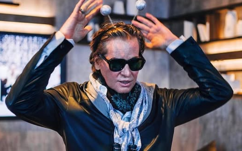 Filha de Val Kilmer comenta uso de IA para manter ator em filme após sua morte