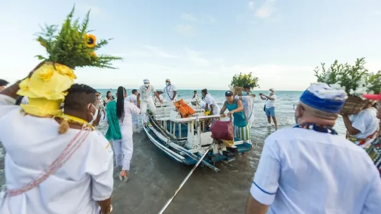 Festa das Águas celebra Iemanjá e reafirma tradições afro na orla da Pajuçara