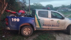 Assaltantes são perseguidos por policiais e abandonam moto roubada na Grande Aracaju