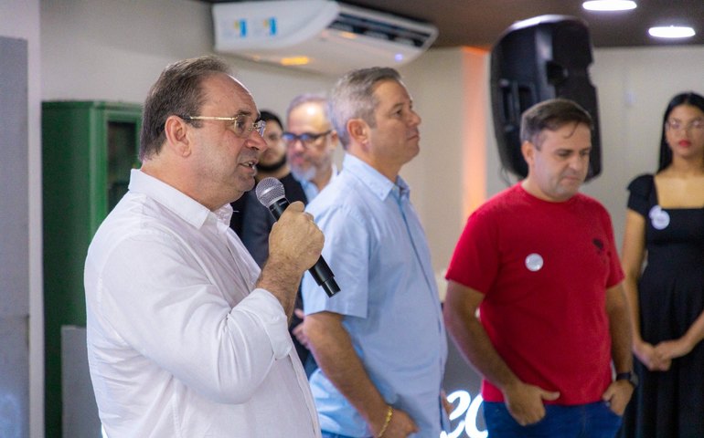 Prefeito Luciano destaca a força econômica de Arapiraca durante inauguração de loja select