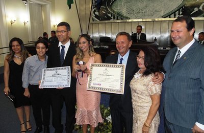 Deputado Dudu Holanda homenageia delegada Luci Mônica com cidadania alagoana
