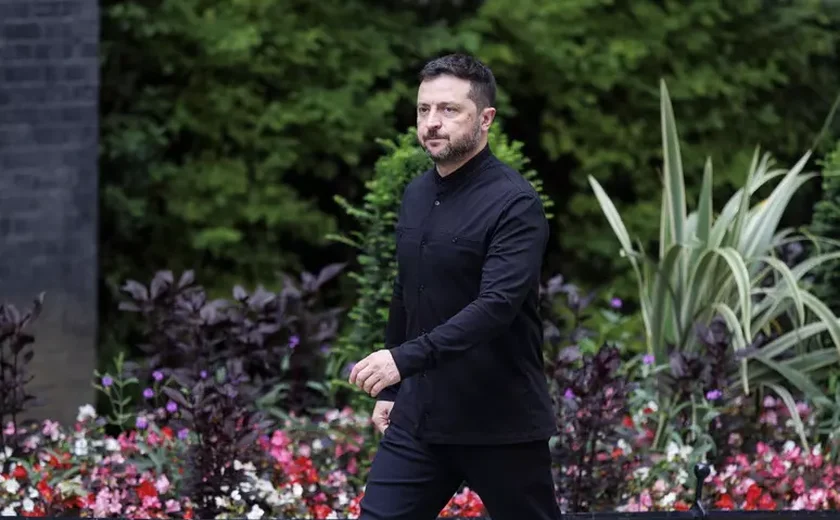 Zelensky diz que cúpula no Alasca deve abrir caminho para paz