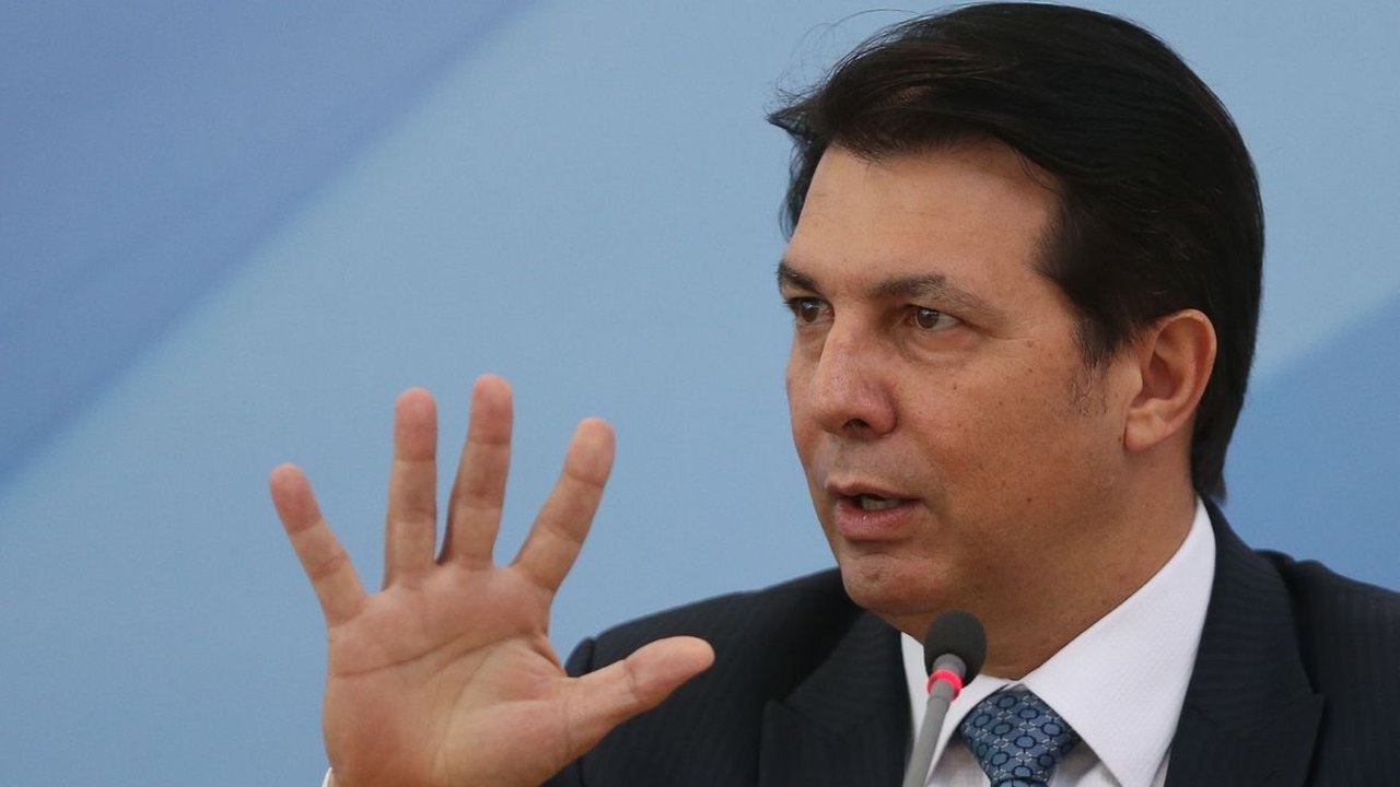 CPMI: Maia é questionado por desmarcar depoimento de Braga Netto