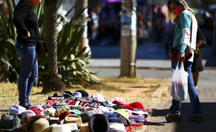 País registrou uma taxa de informalidade de 37,8% no mercado de trabalho no trimestre até maio País registrou uma taxa de informalidade de 37,8% no mercado de trabalho no trimestre até maio