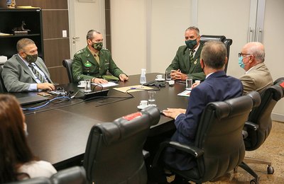 Juiz convocado João Dirceu recebe comandante do Exército em Alagoas