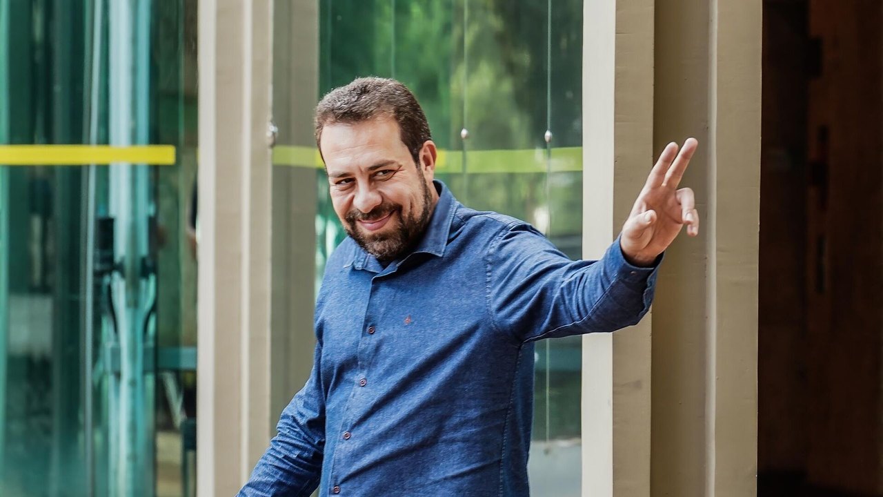 Trabalhadores de aplicativo veem com ceticismo gesto de Boulos para aproximar categoria do governo