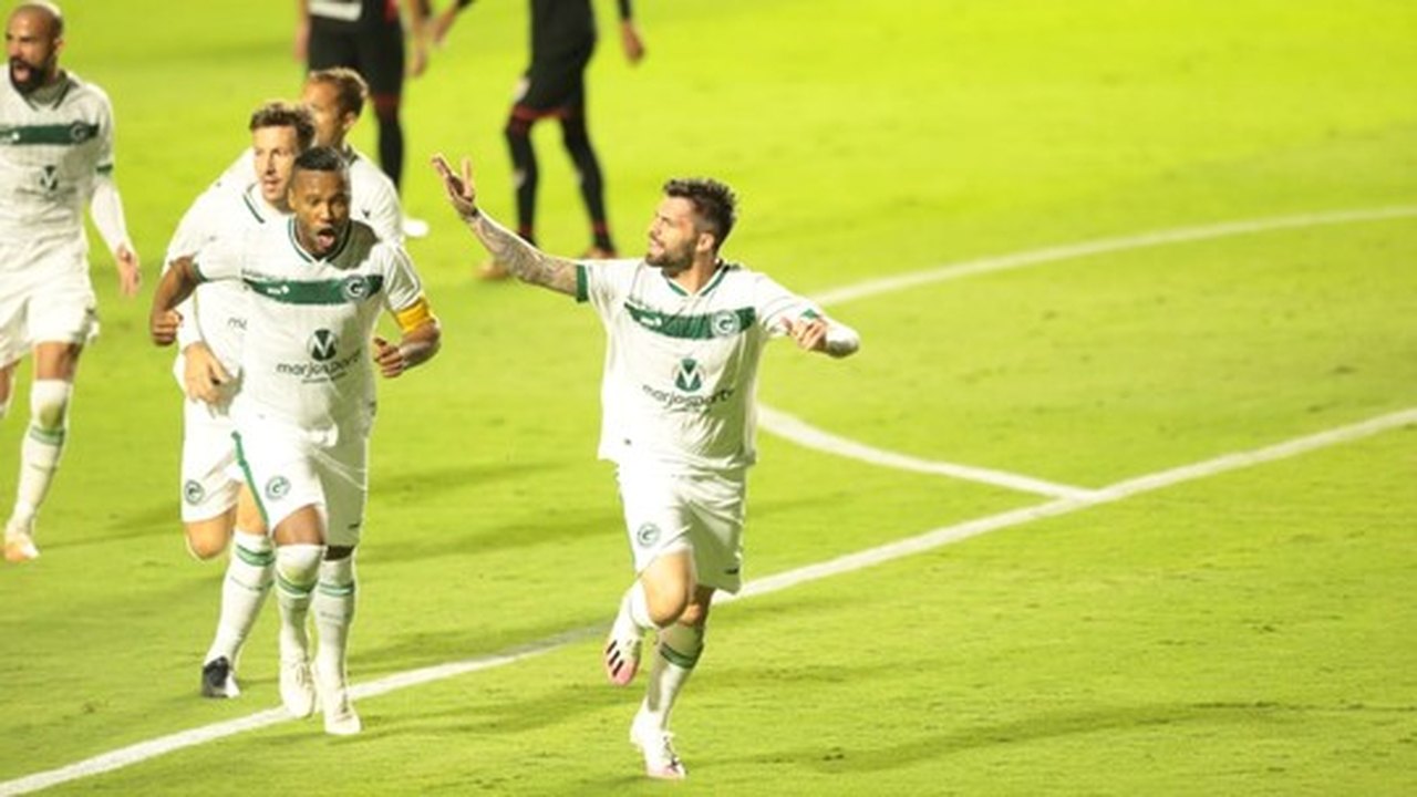 Goiás bate Atlético Goianiense no clássico e desencanta no Campeonato Brasileiro
