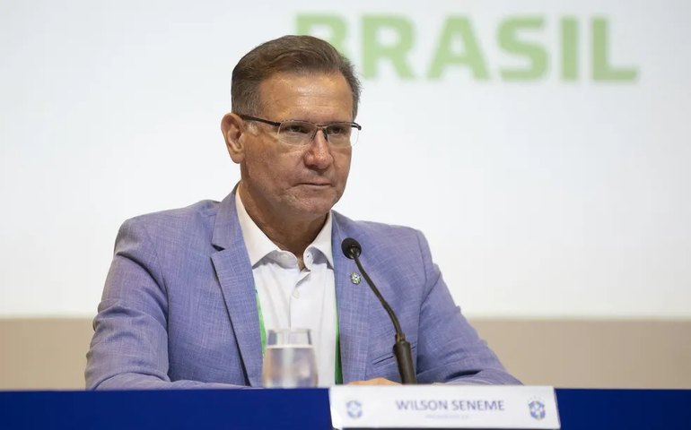 Seneme aponta erro de Claus por não expulsar Abel Ferreira após discussão com Calleri