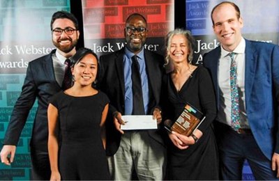 Alagoano formado pela Ufal recebe um dos maiores prêmios de jornalismo do Canadá