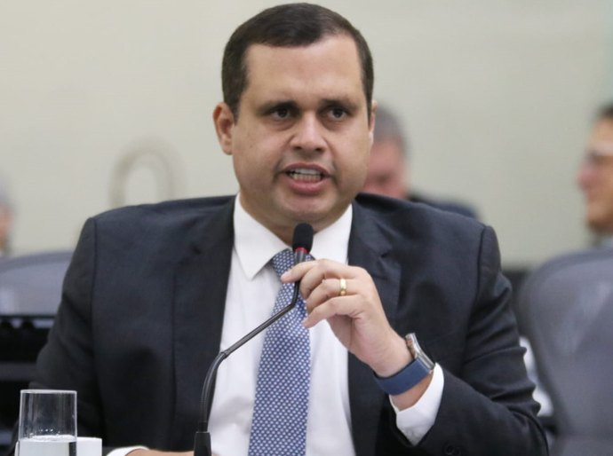 Falta d'água em São Sebastião leva deputado Fernando Pereira a cobrar melhorias para Casal