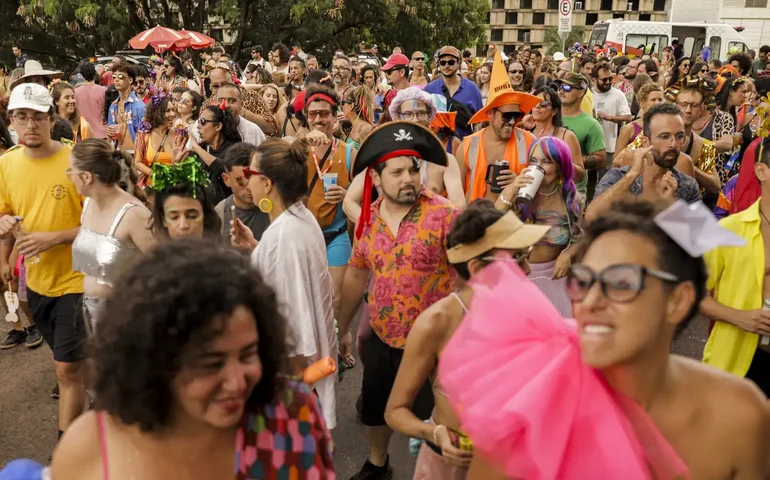 Da tradição à despedida: blocos tradicionais perdem espaço para megablocos