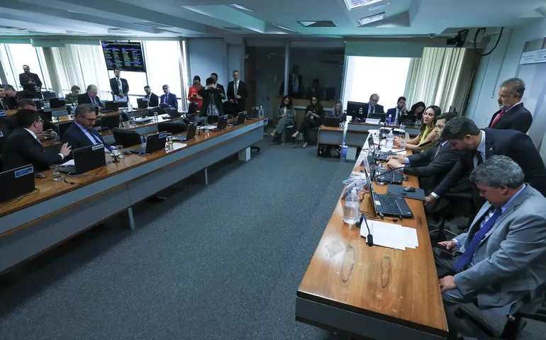 CCJ: relator acata sugestões da oposição para cota racial em concurso