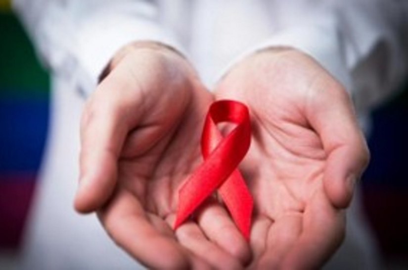 SMS discute mudança no modelo de tratamento da AIDS e HIV