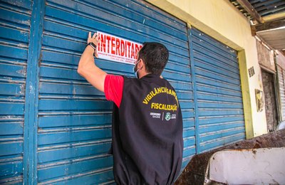 Vigilância Sanitária de Arapiraca interdita fábrica de biscoitos e apreende meia tonelada em produtos