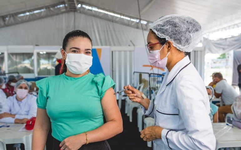 Maceioenses de 24 anos já podem se vacinar contra a Covid-19