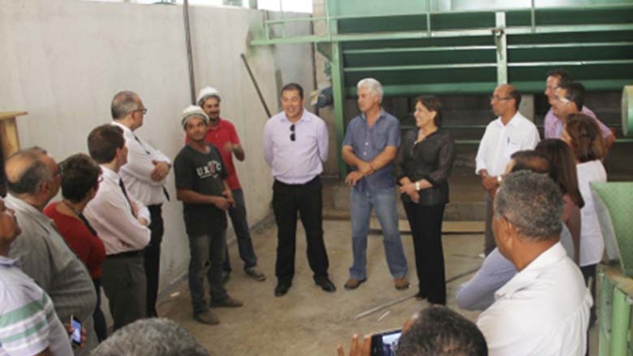 Arapiraca: Célia Rocha e prefeitos visitam instalações do Frigovale