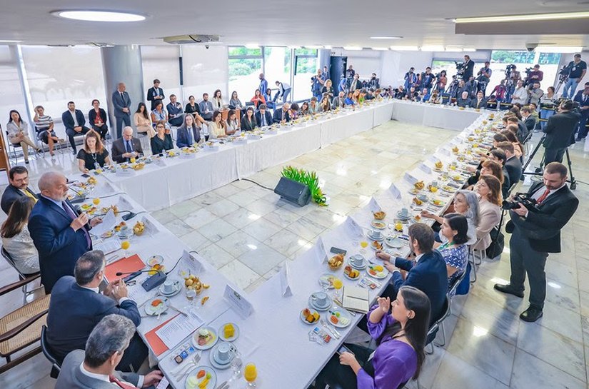 Presidente Lula faz balanço de ações federais em conversa com jornalistas