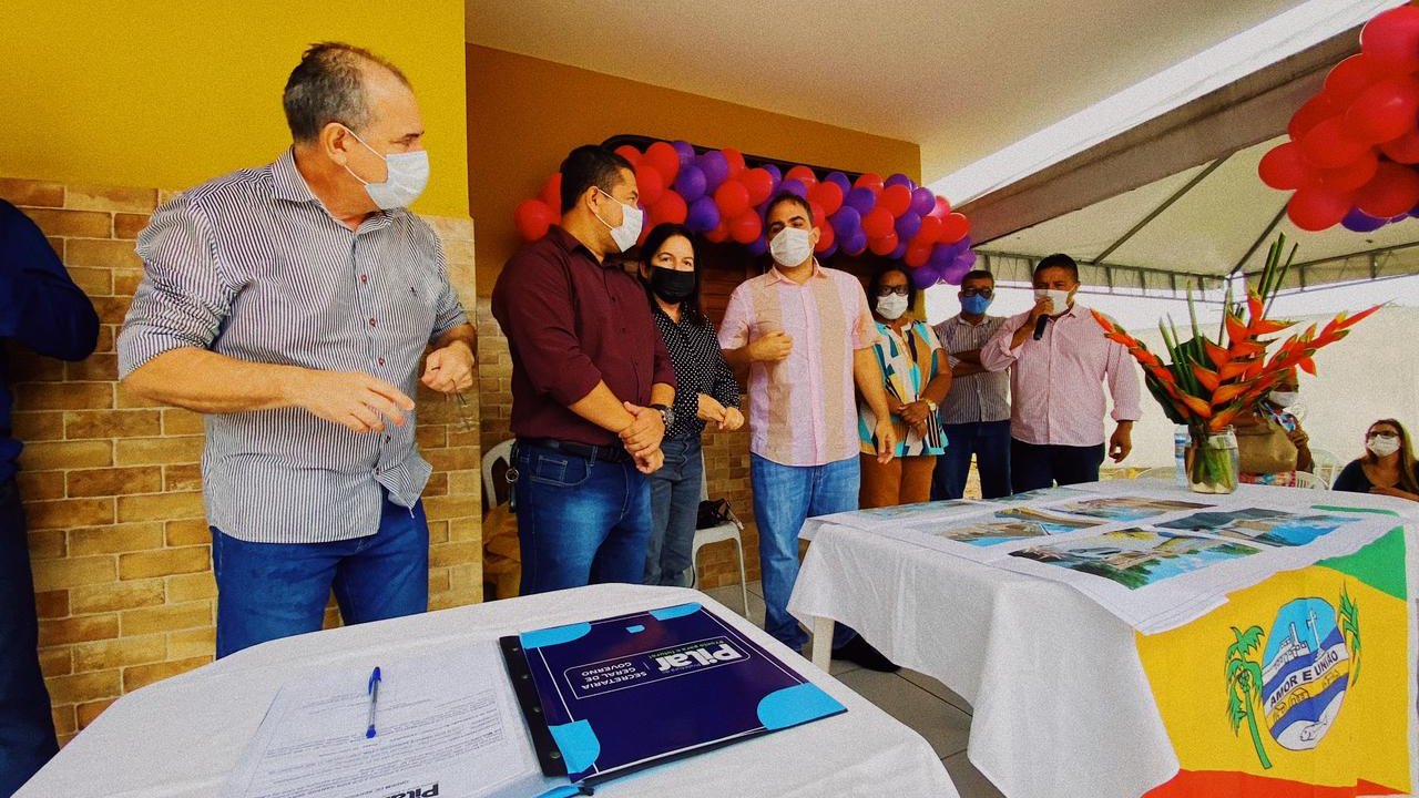 Prefeito Renato Filho assina ordem de  serviço para a Casa da Mulher Pilarense