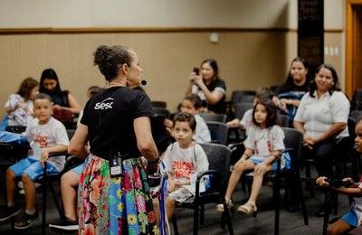 Crianças do Colégio de Aplicação da Ufal visitam Bienal e se encantam
