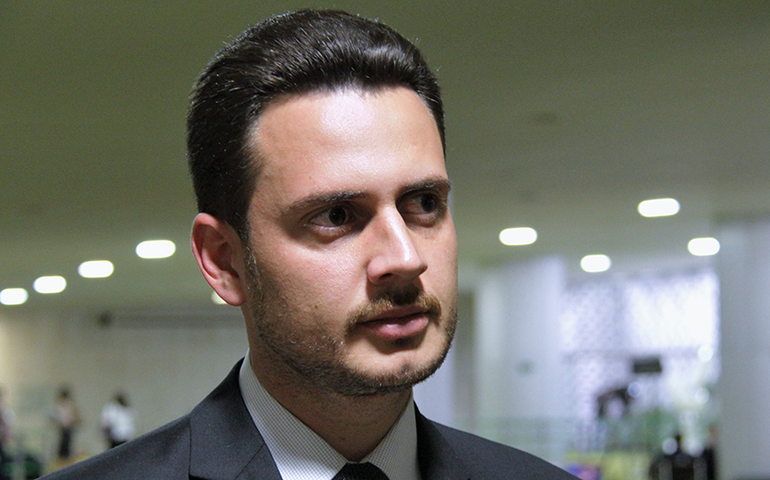 Projeto de Nivaldo Albuquerque veda porte de arma de fogos a homens acusados de violência doméstica