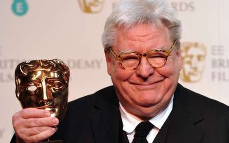 Alan Parker, diretor de &#8216;Evita&#8217; e &#8216;Mississippi em Chamas&#8217;, morre aos 76 anos