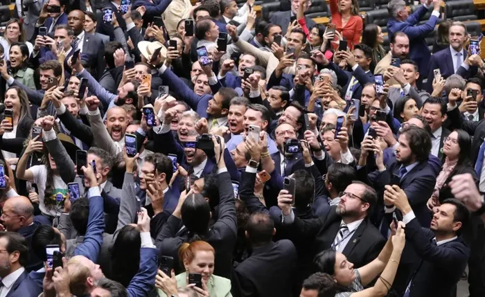 Oposição comemora derrubada de veto ao PL da Dosimetria em sessão do Congresso nesta quinta-feira