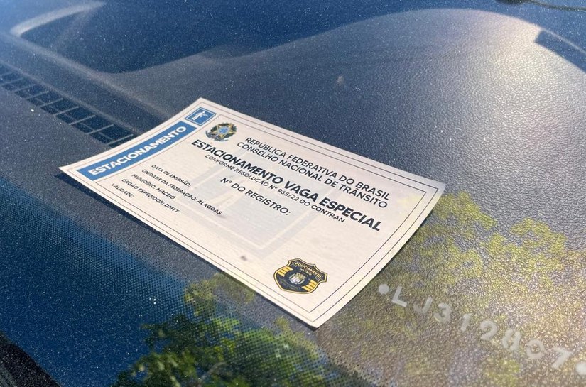 DMTT alerta para uso correto das vagas especiais de estacionamento em Maceió