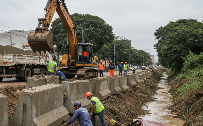 Prefeitura de São Paulo instala blocos de concreto após carro ser arrastado por enxurrada