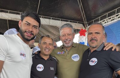 Prefeito Didi Lopes participa de adesivaço e reforça apoio a Arthur Lira, em Arapiraca
