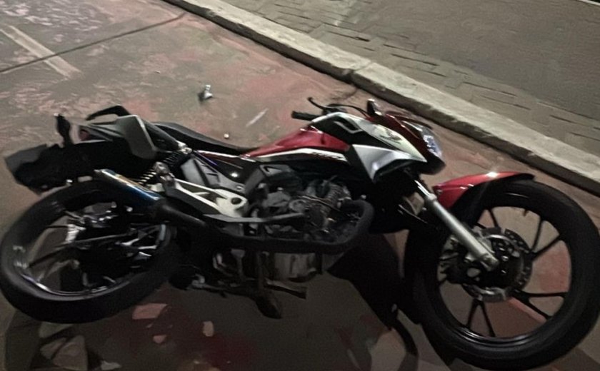 Suspeito de pilotar moto furtada é preso após colisão durante perseguição em Maceió