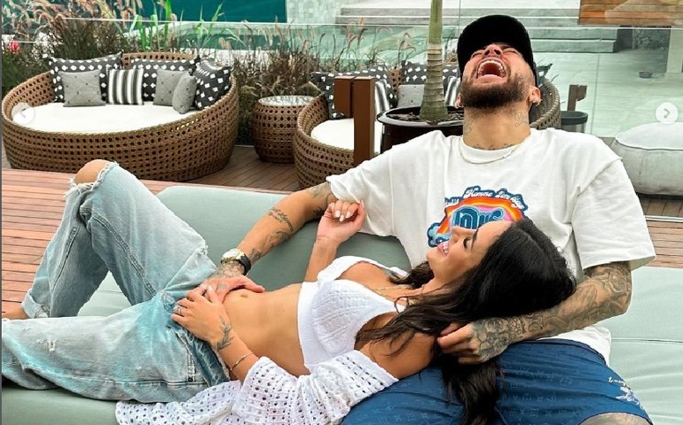 Bruna Biancardi e 'parças' de Neymar jantam em restaurante saudita de chef-celebridade da 'carne de ouro'; veja fotos