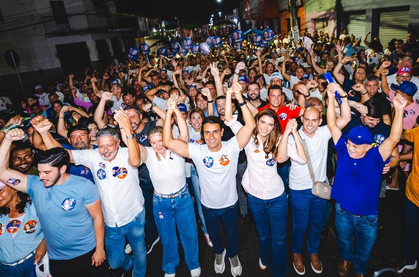 Em Flexeiras, JHC é abraçado pelo povo e recebe apoio da prefeita Silvana Cavalcante