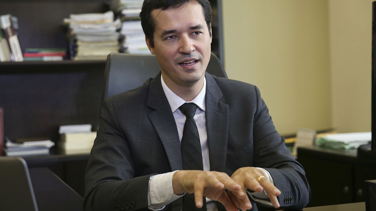 PowerPoint de Dallagnol: ex-procurador é condenado a pagar R$ 135 mil a Lula em até 15 dias