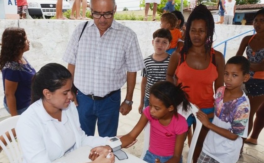 Secretaria de Saúde leva ações para moradores do conjunto Selma Bandeira