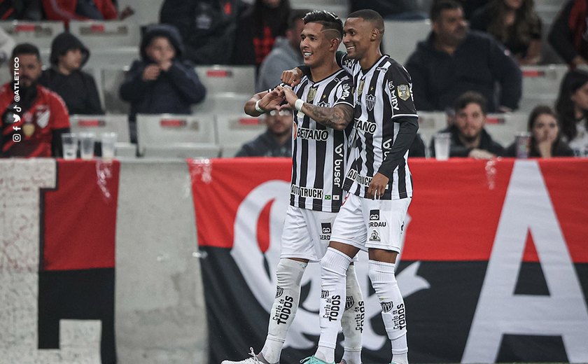 Zaracho marca, Atlético-MG supera Athletico-PR fora e vence a 2ª no Brasileirão