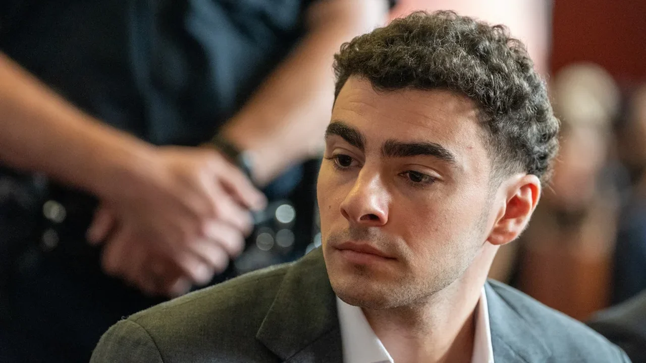Luigi Mangione deve se declarar culpado em processo federal pelo homicídio ocorrido na UnitedHealthcare, segundo fonte da AP.