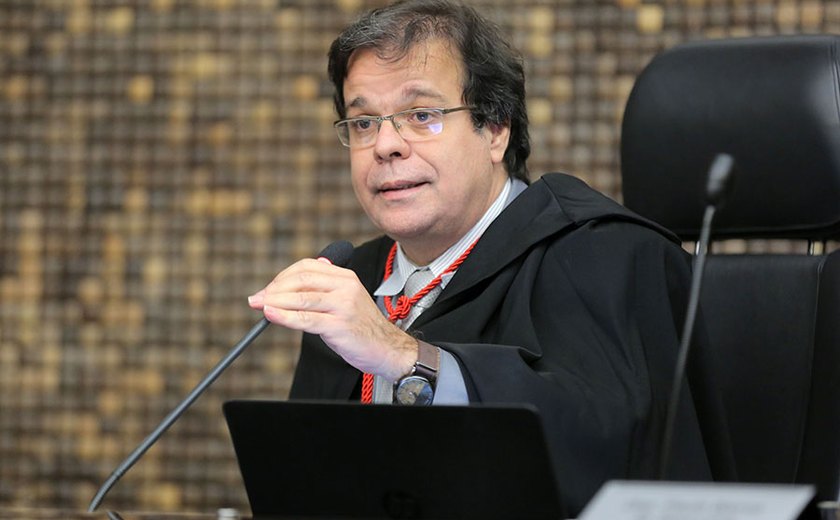 Alcides Gusmão renuncia à Presidência do TJ; Tutmés assume