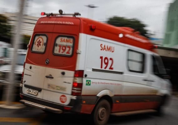 Duas mulheres ficam feridas após caírem de ônibus