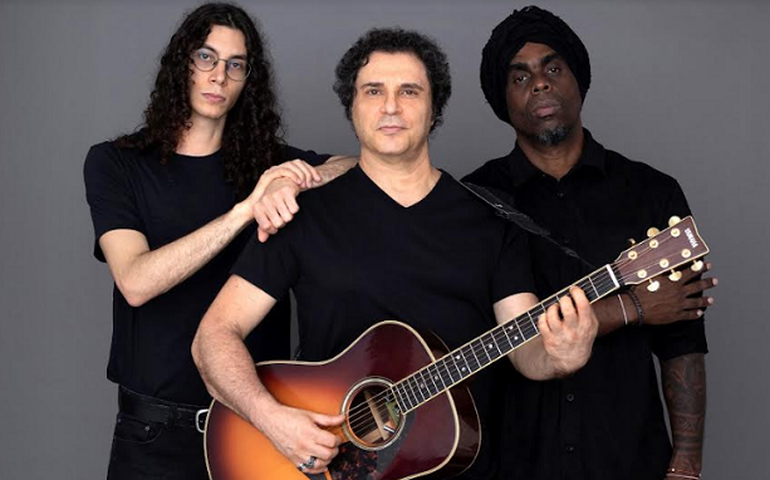 Frejat leva ao Rio show acústico em formato trio