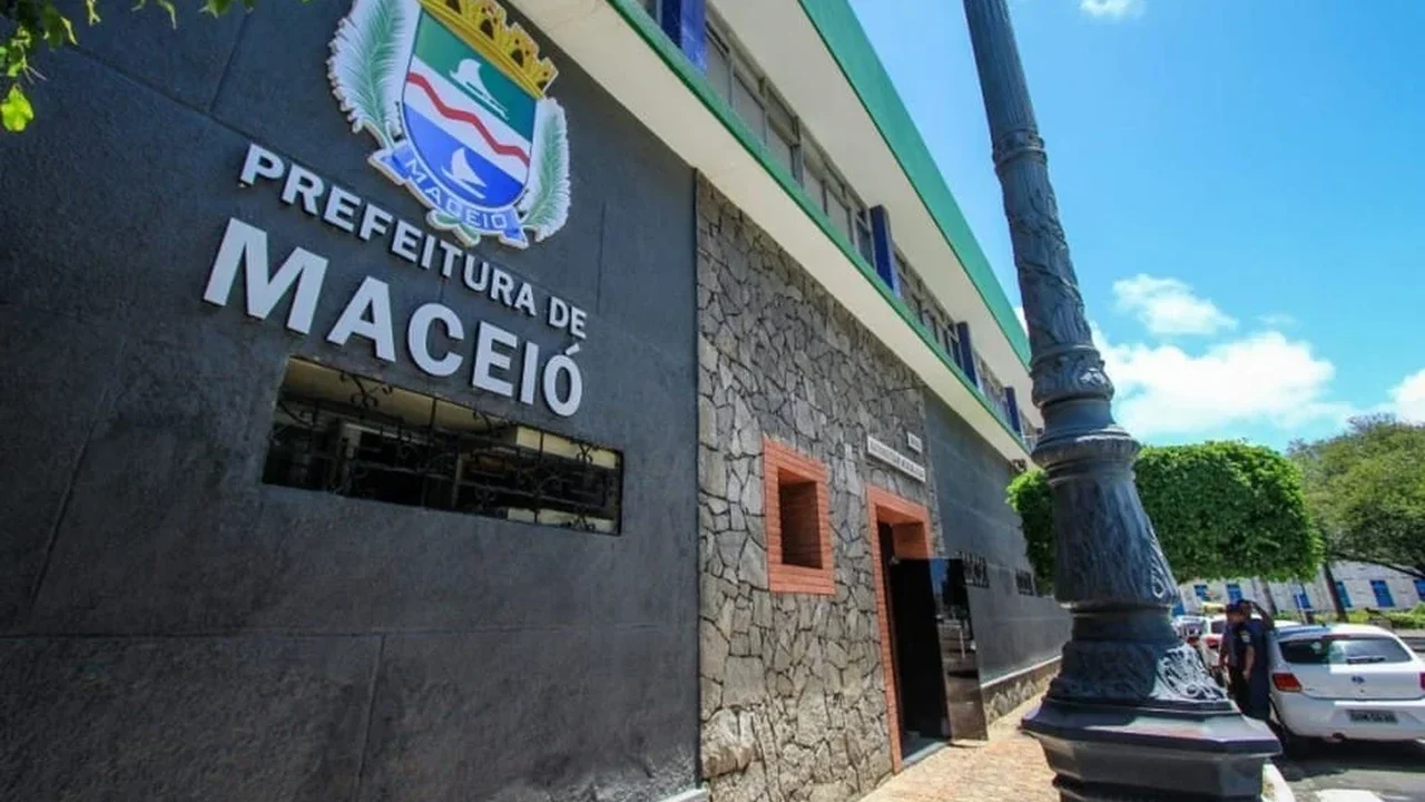 Maceió já empenhou R$ 58 milhões em comunicação somente em 2026 e mantém contrato de R$ 15 milhões que inclui monitoramento de redes sociais
