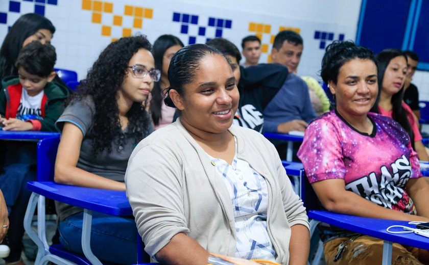 Seduc divulga vagas remanescentes dos cursos de línguas da rede estadual