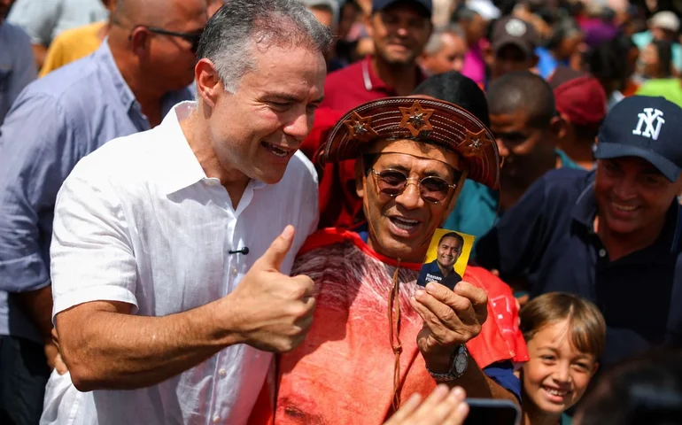 Renan reúne prefeitos no Sertão e destaca pacote bilionário de investimentos para AL