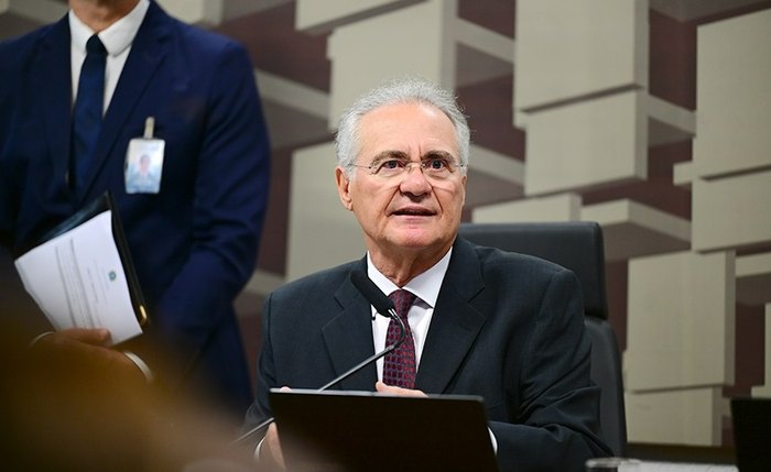 Para não atrasar tramitação, Renan Calheiros fez apenas ajustes de redação no projeto, proposto pelo governo