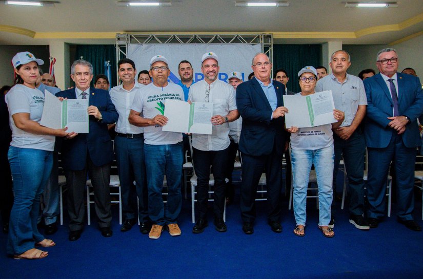 Paulo Dantas entrega 95 títulos de propriedade a famílias assentadas em Pão de Açúcar e São José da Tapera