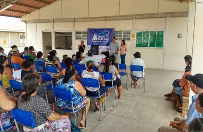 Em parceria com a Caixa, prefeitura de São José da Laje realiza palestras no conjunto Armando Lyra
