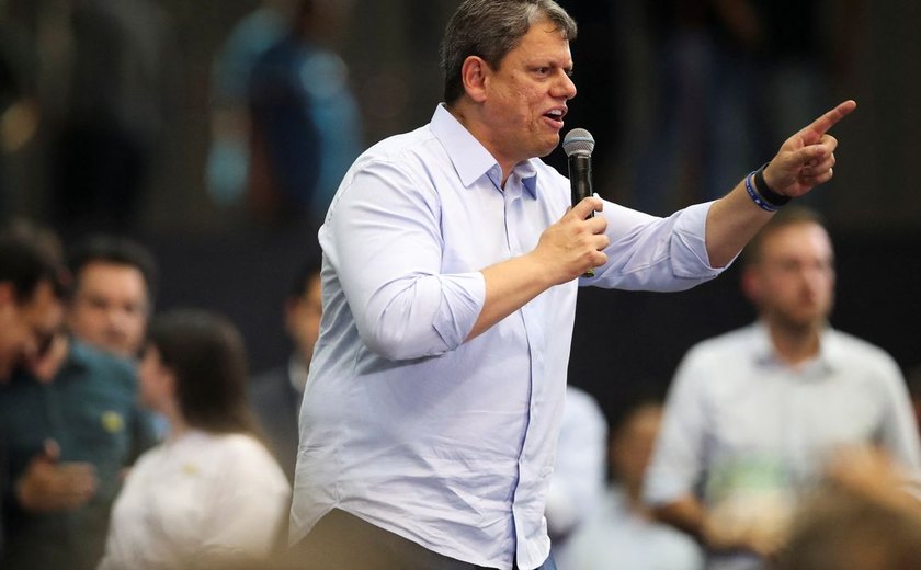 Justiça eleitoral absolve Tarcísio por acusações contra Boulos